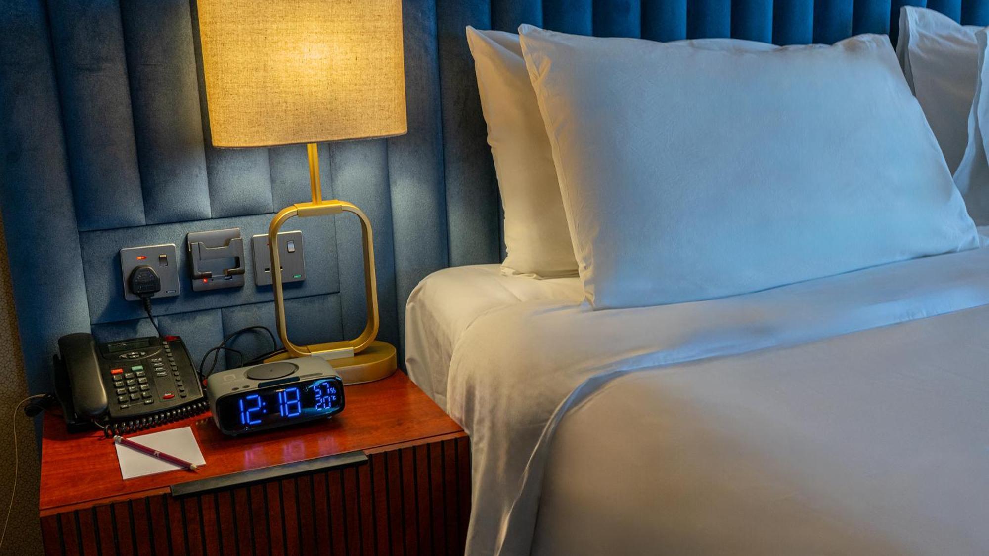 מכה Al Safwah Hotel First Tower 1 מראה חיצוני תמונה A digital alarm clock